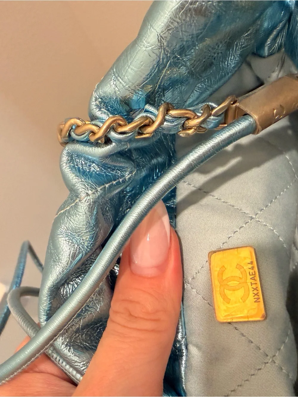 CHANEL Metallic Calfskin Quilted Mini Chanel 22 Blue - Picture 8 of 10